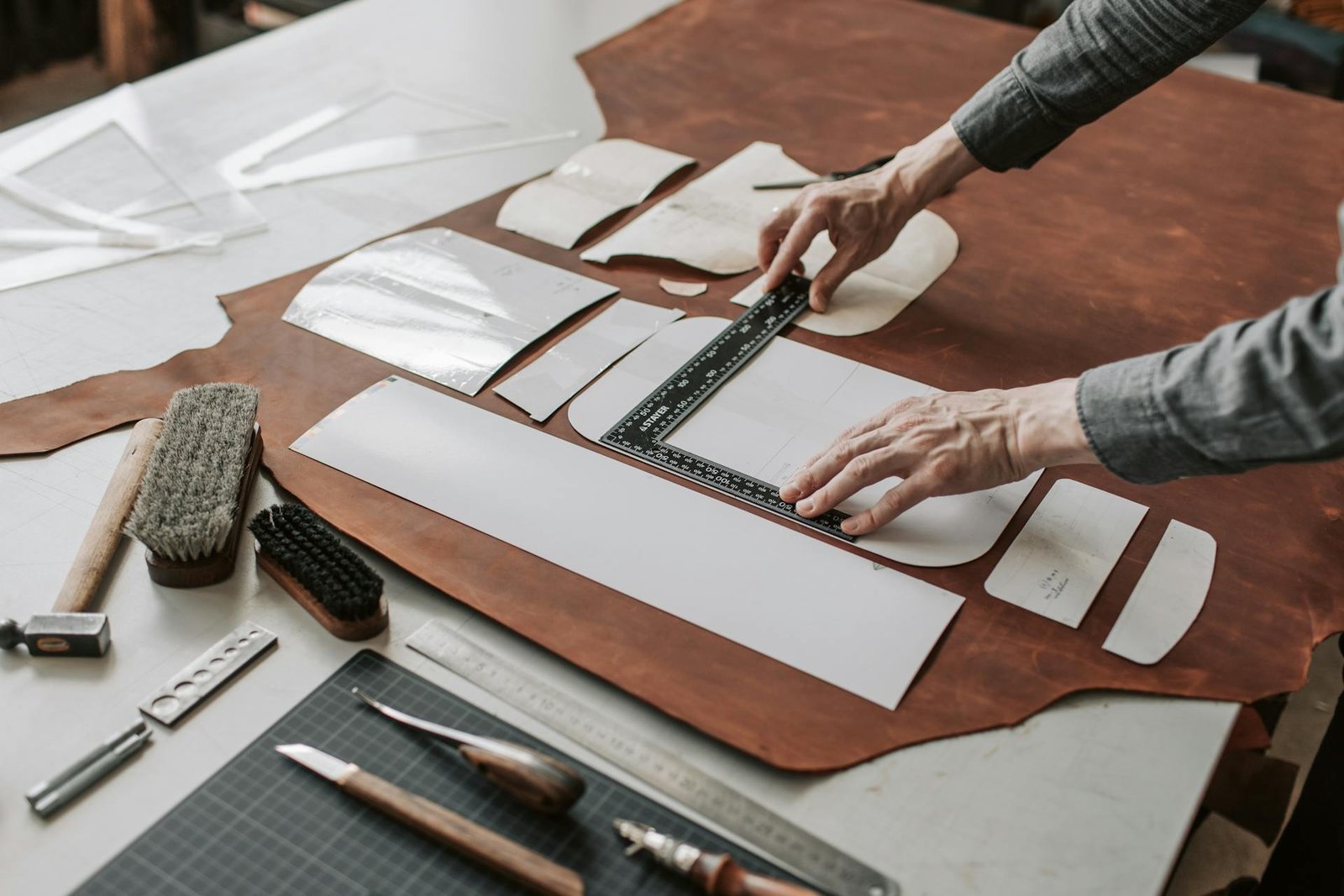 Leather craftsmanship from the EBNOXVEN website